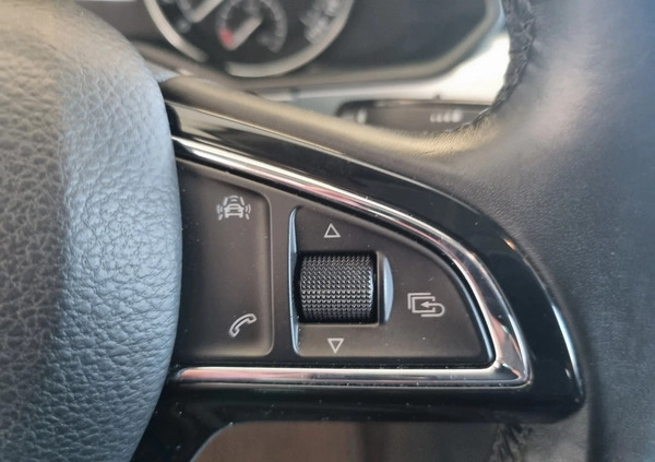 Skoda Superb cena 83000 przebieg: 128000, rok produkcji 2018 z Wągrowiec małe 121